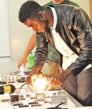 Yannik Kabakaba working on an electrical board in class.